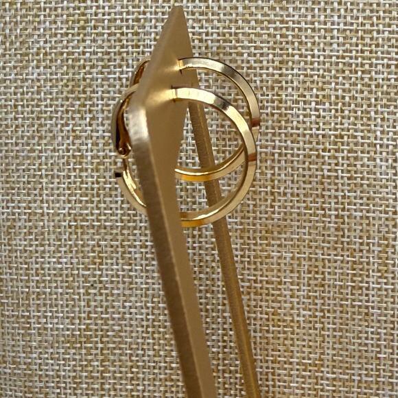 Vintage Crown Trifari Gold Tone Black Enamel Hoop Clip On Earrings - Picture 4 of 7